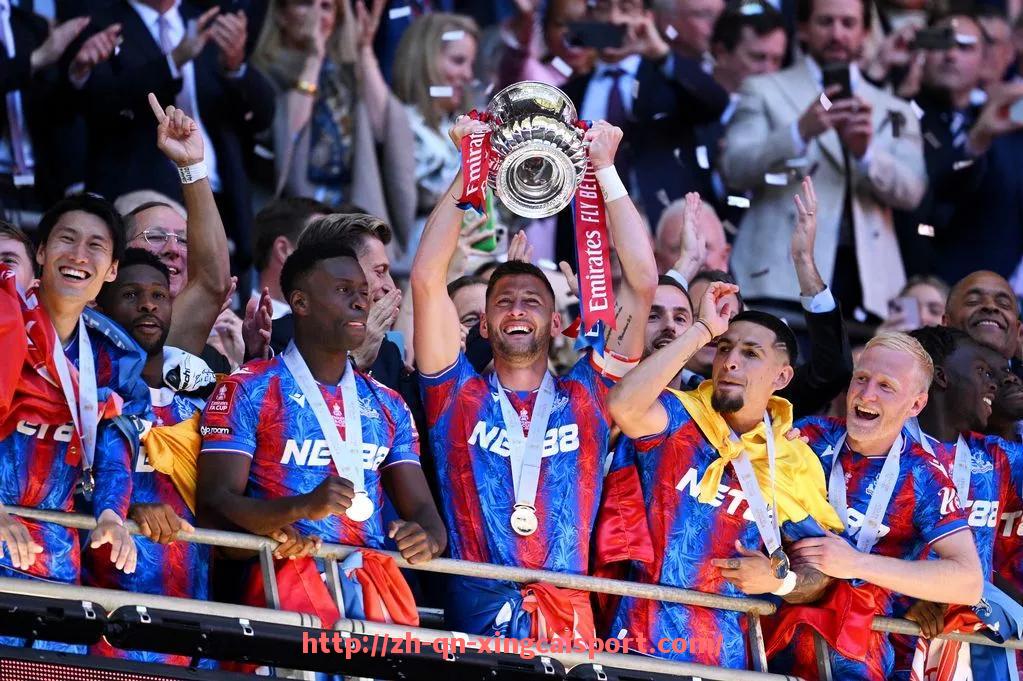 杏彩体育-世俱杯历史经典比赛回顾及精彩瞬间